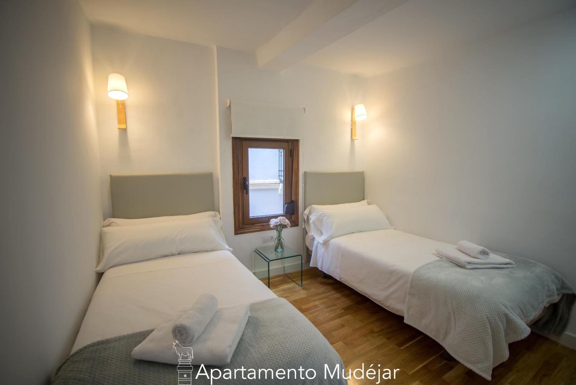 Apartamentos Plaza Del Torico Teruel Luaran gambar